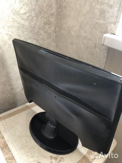Монитор LG 22