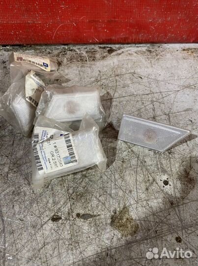 Opel vectra C Повторитель на крыло правый белый