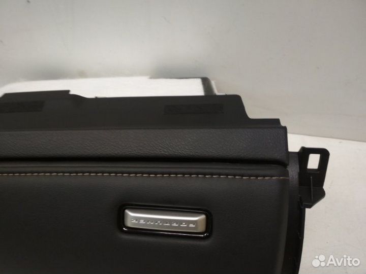 Бардачок передний Toyota Fortuner 2 2017