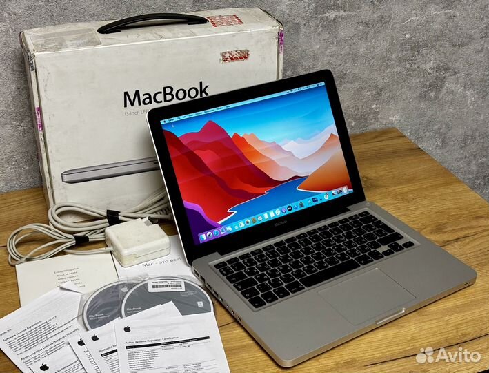 Отличный Apple ноутбук MacBook 13 8/240 гб