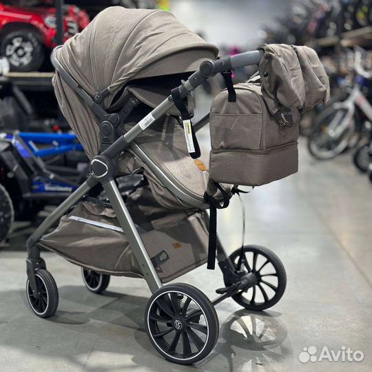 Новая коляска трансформер luxmom v8 бежевая