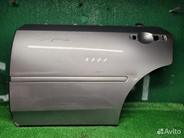 Дверь задняя левая Nissan Gloria