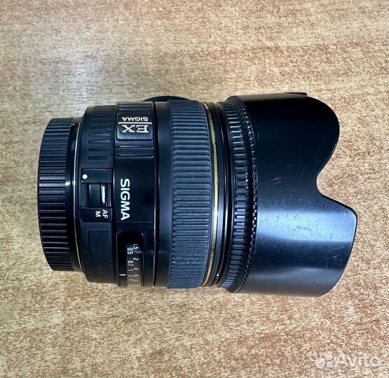 Объектив Sigma 30 mm 1 4