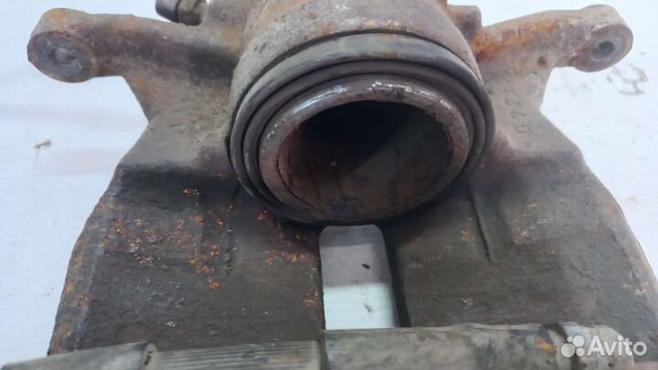 Суппорт передний левый Skoda Octavia A7