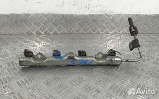 Топливная рампа бензиновая toyota corolla E12 (PBE