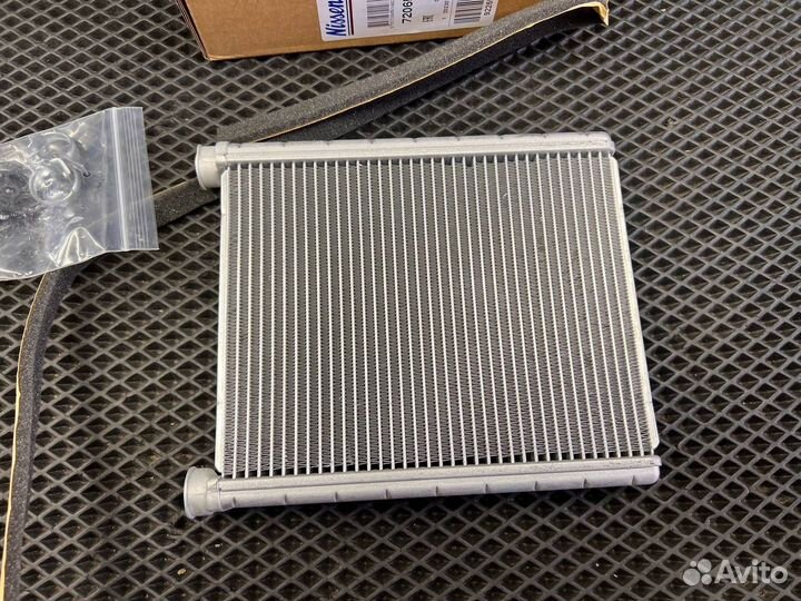 Новый радиатор оригинал из Европы Nissens 72065