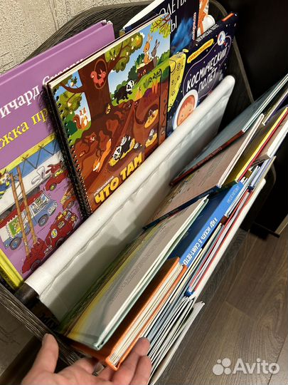 Полка для книг монтессори