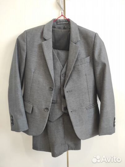 Школьный костюм и рубашки для мальчика 128