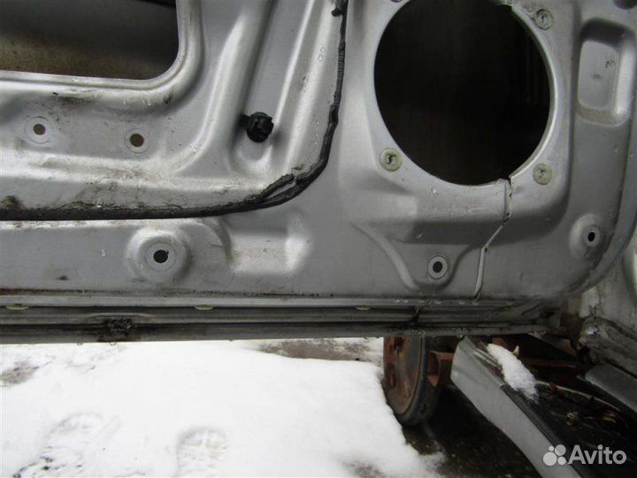 Дверь передняя левая Mitsubishi Pajero 3 4M41 DI-D