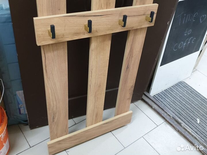 Вешалка настенная