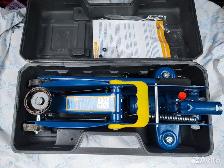 Домкрат подкатной 2 т