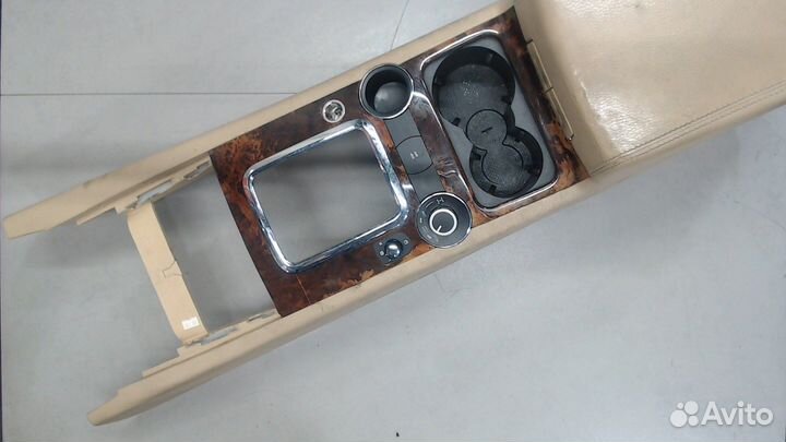 Консоль салона Volkswagen Touareg, 2008