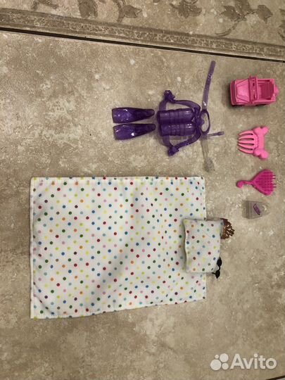 Кукольный домик с куклами и одеждой для них