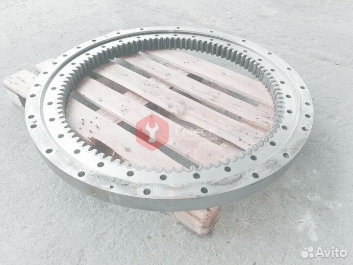 Опорно-поворотный круг JCB JS200SCT