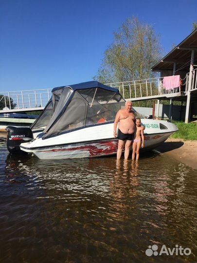 Катер с двигателем