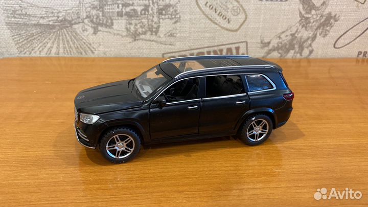 Модель Mersedes 1:32 GLS GLS580