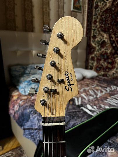 Электрогитара Fender Squier Bullet Strat с тремоло