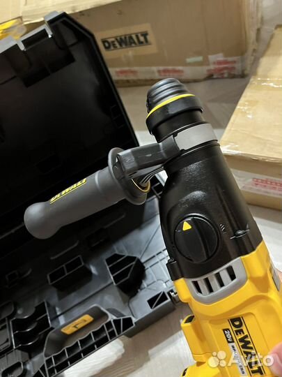 Перфоратор Dewalt DCH263