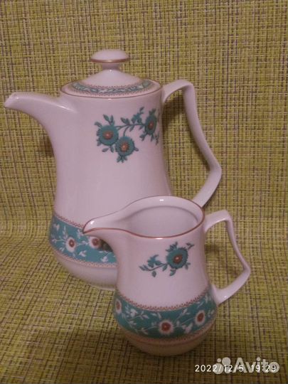 Фарфоровые чайники, кофейники