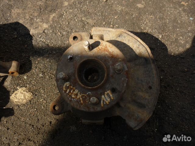 Поворотный кулак передний левый Киа Спектра