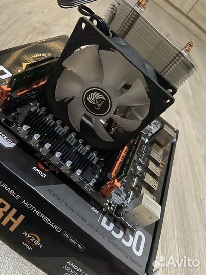 Материнская плата с процессором и памятью