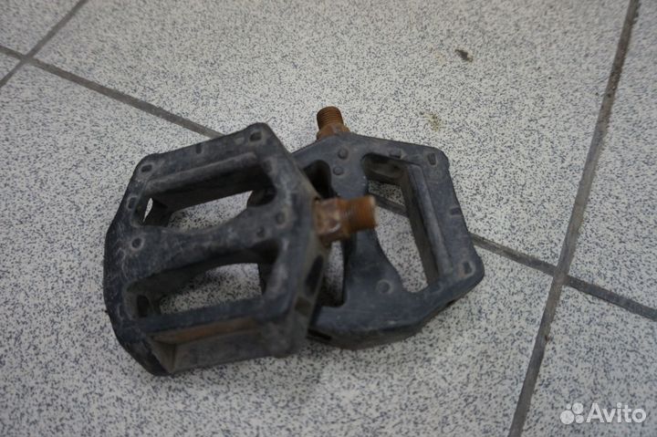 Б/У Педали на детский велосипед 1/2 ось