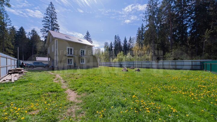 Дом 433,6 м² на участке 15 сот.