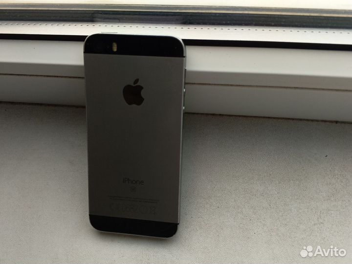 iPhone SE, 32 ГБ