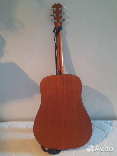 Акустическая гитара