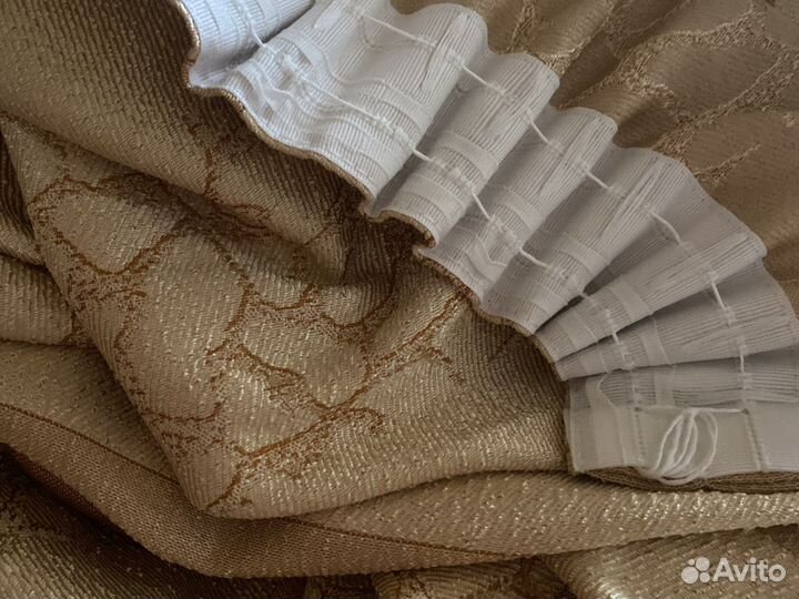 Шторы разные,скатерть