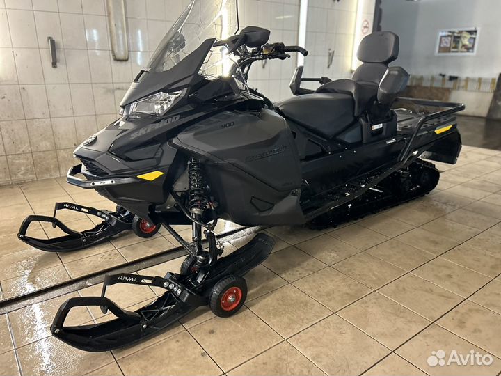 BRP Ski-doo Expedition LE 24