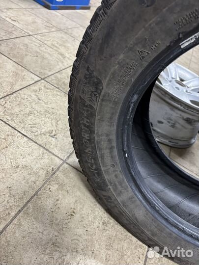 Michelin X-Ice North 4 215/65 R16