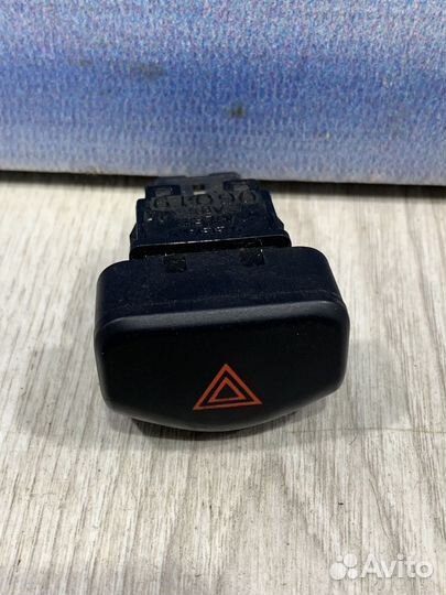 Кнопка аварийной сигнализации Nissan note E11