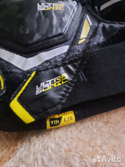 Нагрудник хоккейный bauer