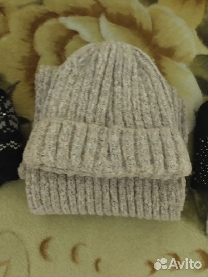 Головные уборы женские зимние