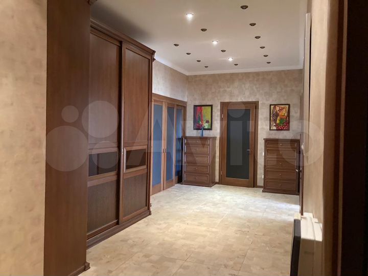 3-к. квартира, 196,8 м², 8/8 эт.