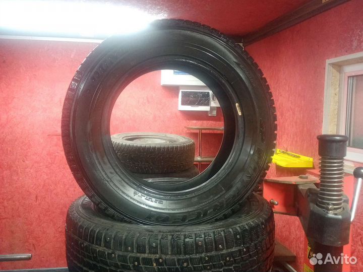 Dunlop SP Winter Ice 01 215/65 R16 102