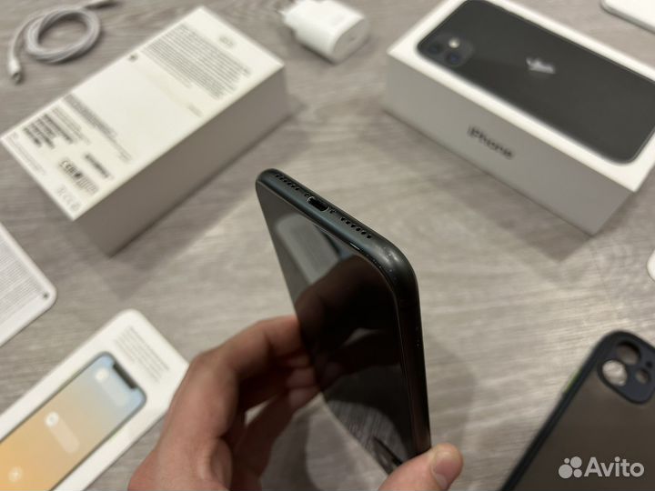 iPhone 11, 64 ГБ