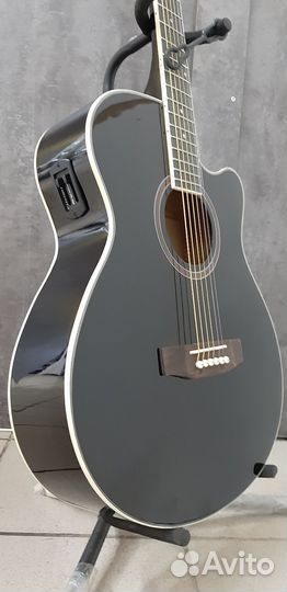 Электроакустическая гитара со звукоснимателем