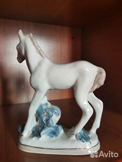 Статуэтка фарфоровая