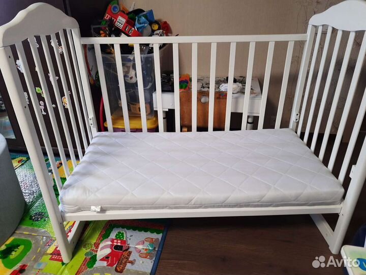 Детская кроватка с матрасом