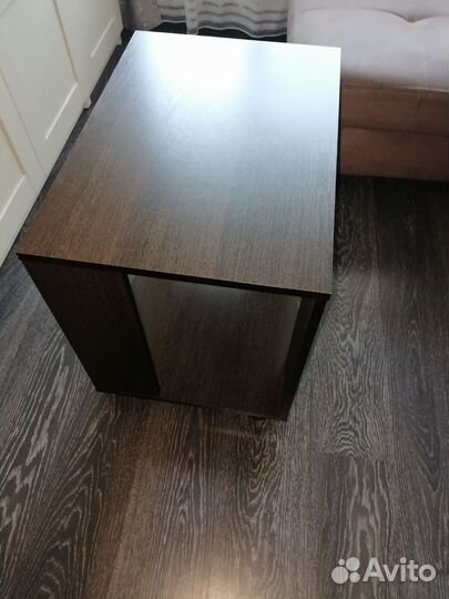 Журнальный стол на колесах