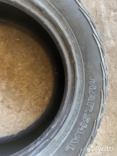 Kumho Road Venture AT61 235/65 R17 108S