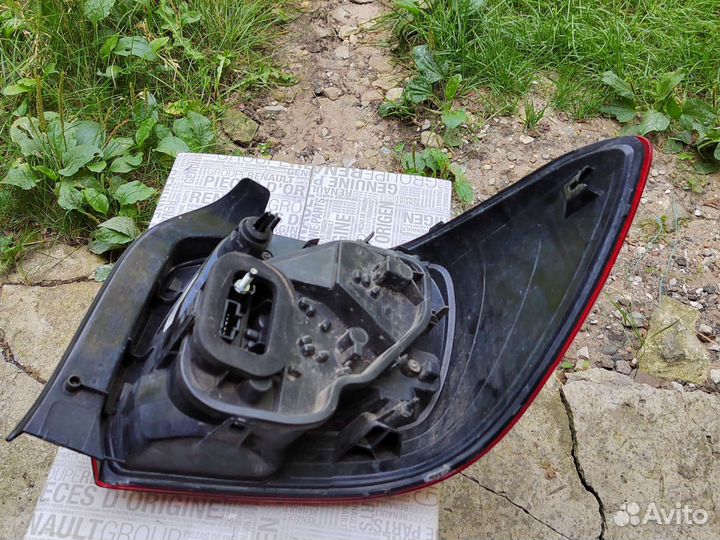 Продаю задний фонарь Рено Логан 2