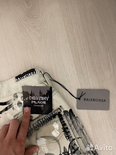 Джинсы balenciaga graffiti bagggy