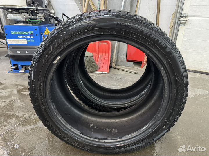 Nokian Tyres Hakkapeliitta 8 235/45 R18 98T