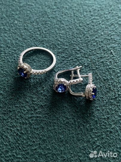 Серебряный комплект с фианитами (серьги и кольцо)