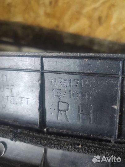 Накладка порога передняя права Mitsubishi Lancer 9