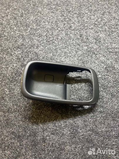 Накладка в салоне правая Mitsubishi Lancer 9 4G18