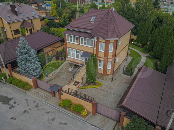 Коттедж 273,9 м² на участке 8,7 сот.